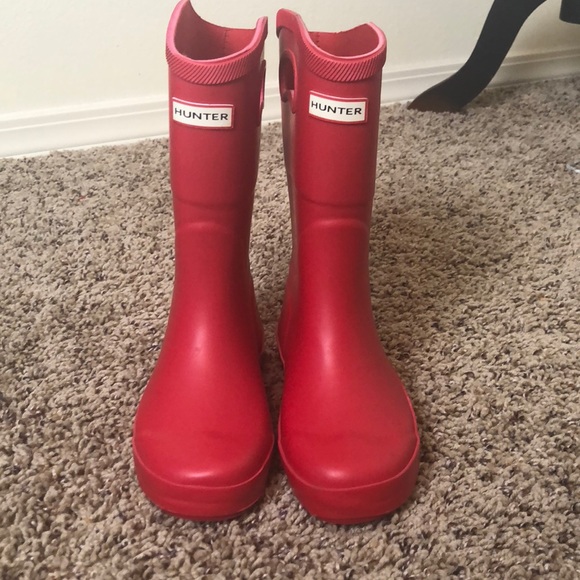 boys red rain boots